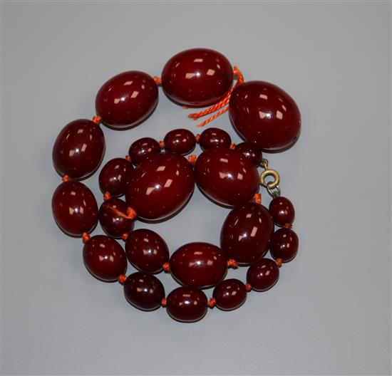 A single strand simulated cherry amber bead necklace ( needs re-stringing), gross weight, 69 grams, approx. 42cm.